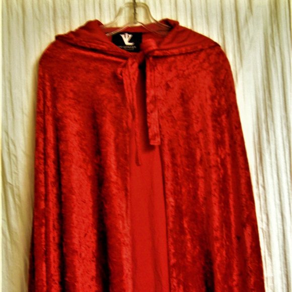 LONG RED HOODED VELOUR CAPE 14-16 - Picture 4 of 4
